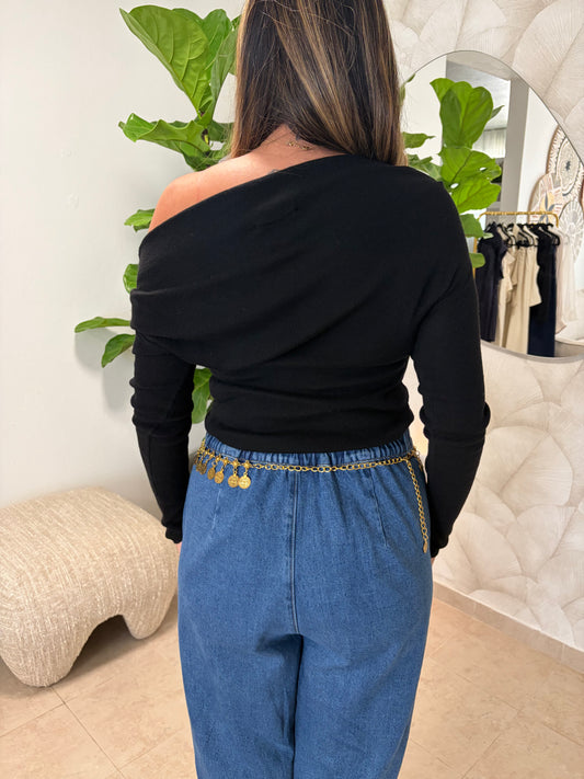 Black Off-Shoulder Long Sleeve Top | Blusa Negra de Hombros Descubiertos