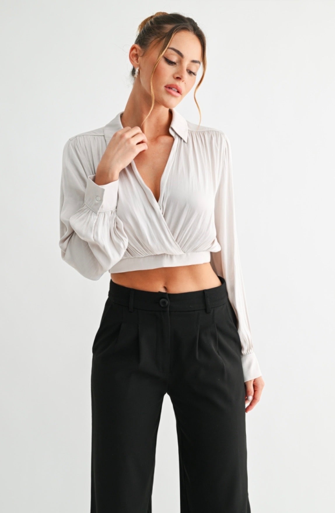 Ivory Cropped Wrap Blouse | Blusa Marfil Corta de Efecto Cruzado
