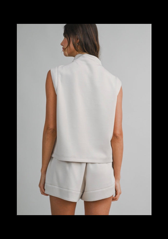 Taupe Sleeveless Zip Set | Conjunto Taupe de Top sin Mangas y Shorts