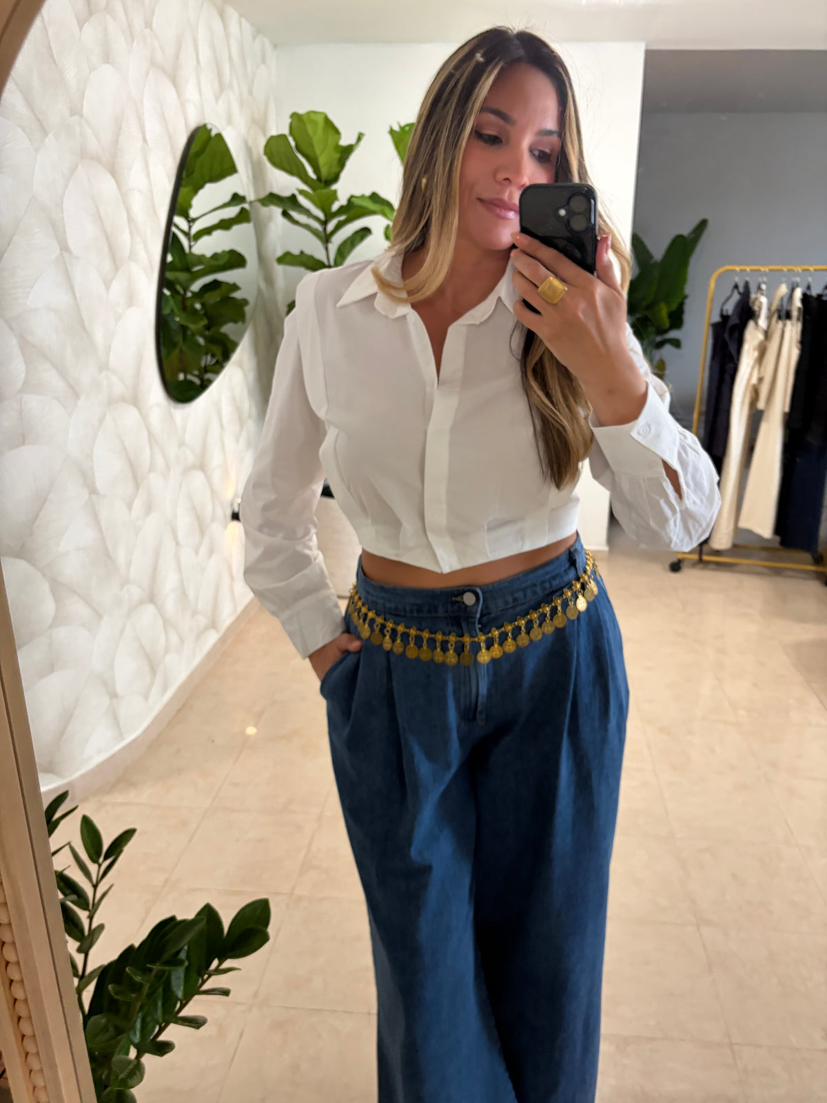White Cropped Button-Down Shirt | Camisa Blanca Cropped