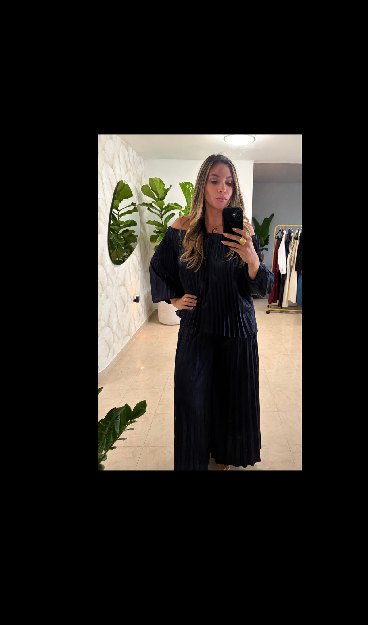 Navy Pleated Off-Shoulder Set | Conjunto Azul Marino Plisado de Hombros Descubiertos