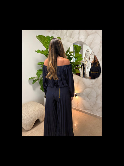 Navy Pleated Off-Shoulder Set | Conjunto Azul Marino Plisado de Hombros Descubiertos