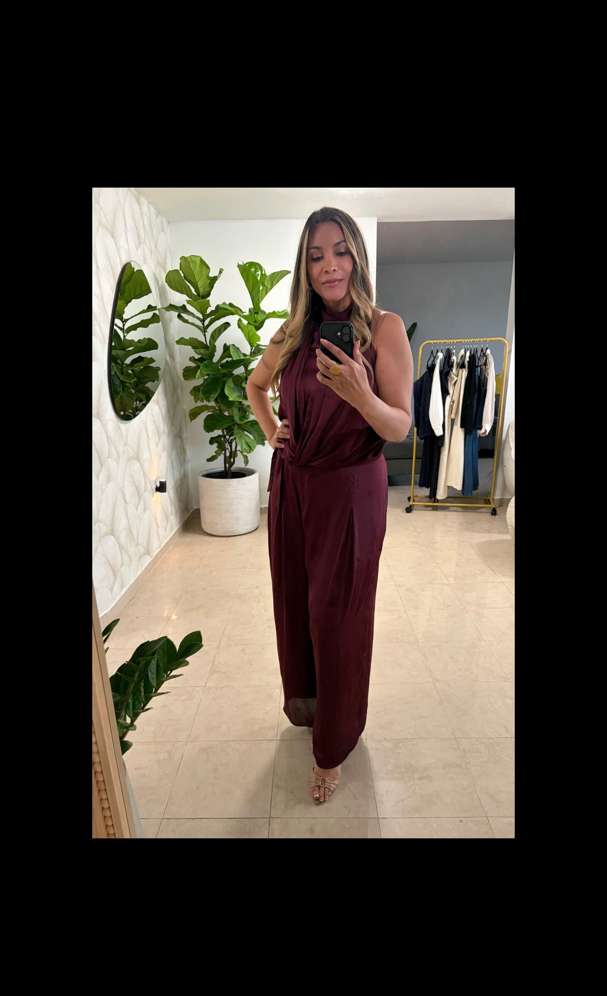 Burgundy Satin Halter Neck Set | Conjunto de Satín Color Vino con Cuello Halter